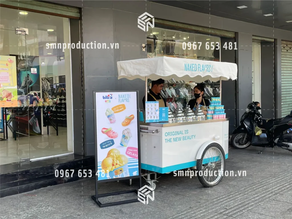 standee chân sắt