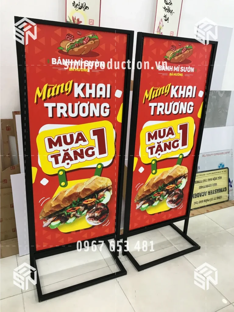 standee chân sắt