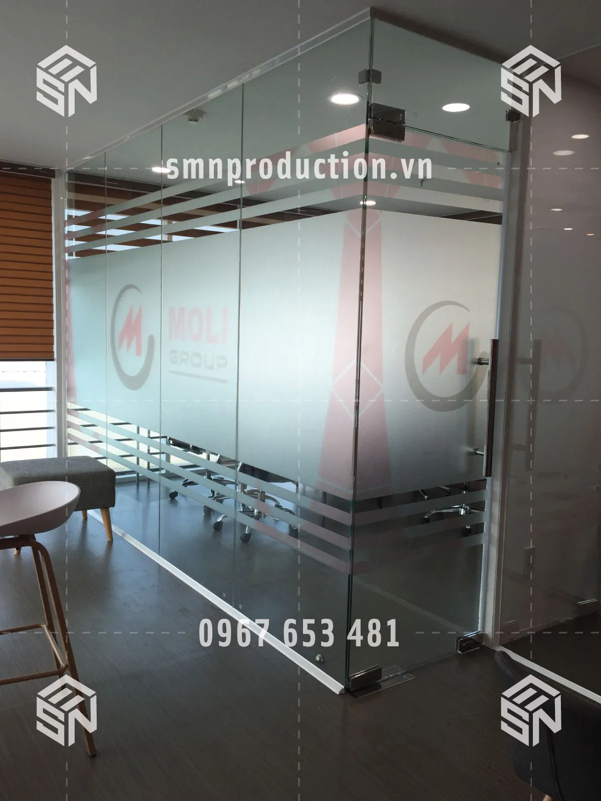 dán decal kính mờ văn phòng