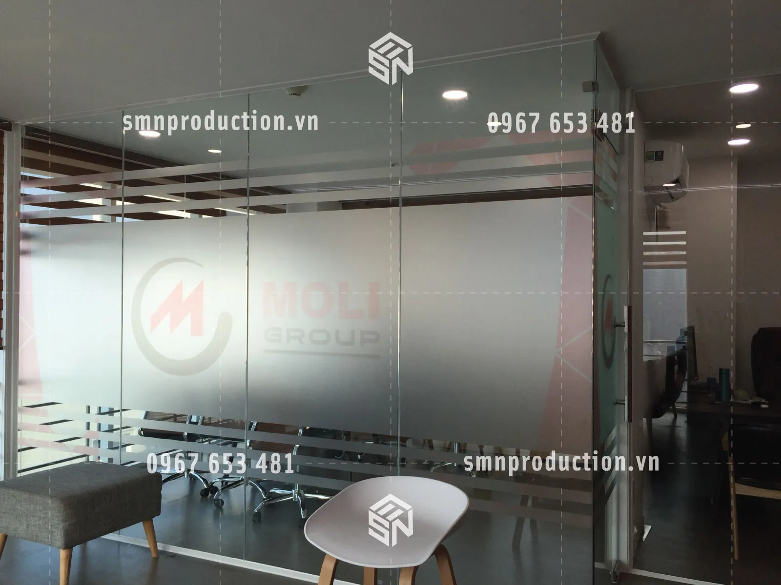 dán decal kính mờ văn phòng