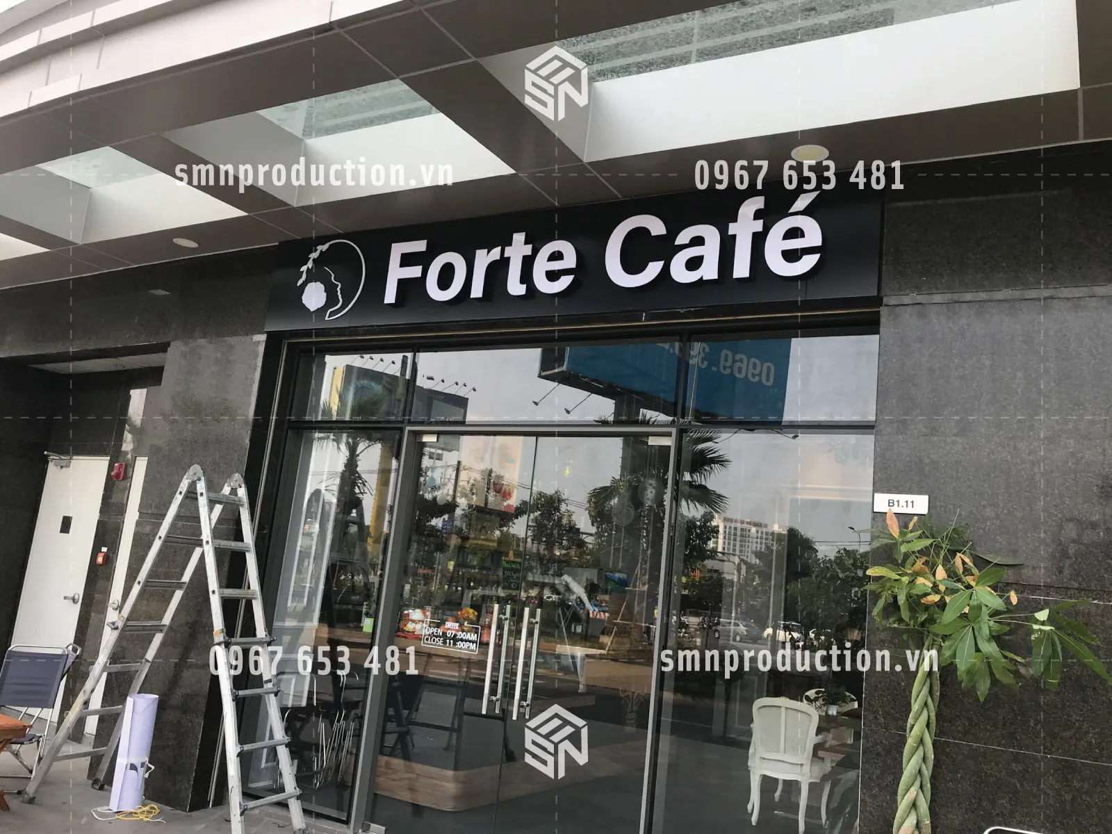 logo chữ nổi mica