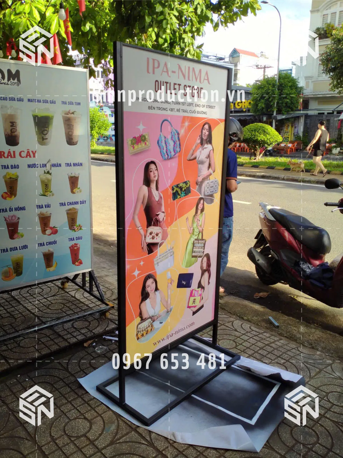 standee ngoài trời